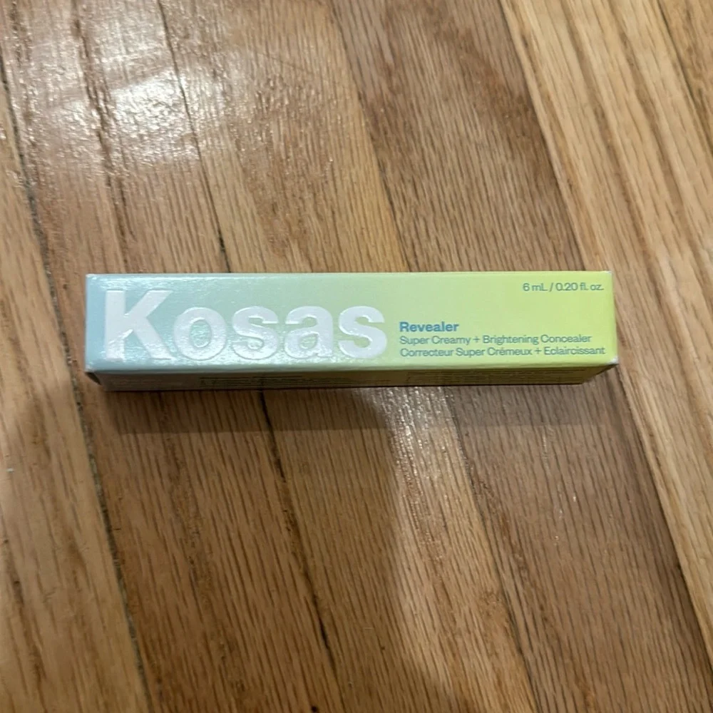 Kosas Revealer Super Creamy Brightening Concealer with Caffeine &Hyaluronic Acid